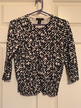 White House Black Market Black and White Geometric Print 3/4 Sleeve Top Cardigan